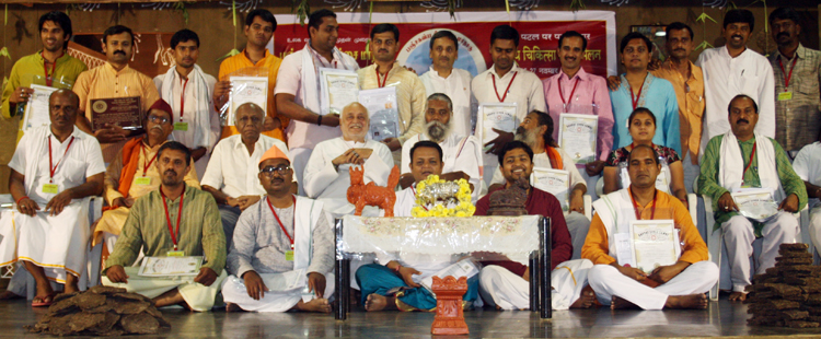 प्रथम समूह के गव्यसिद्ध डॉ. प्रथम महासम्मेलन में